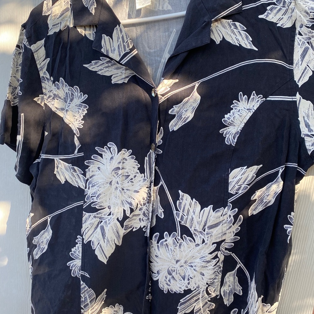 Pineapple Moon Women’s Vintage 100% Silk button down shirt size XL